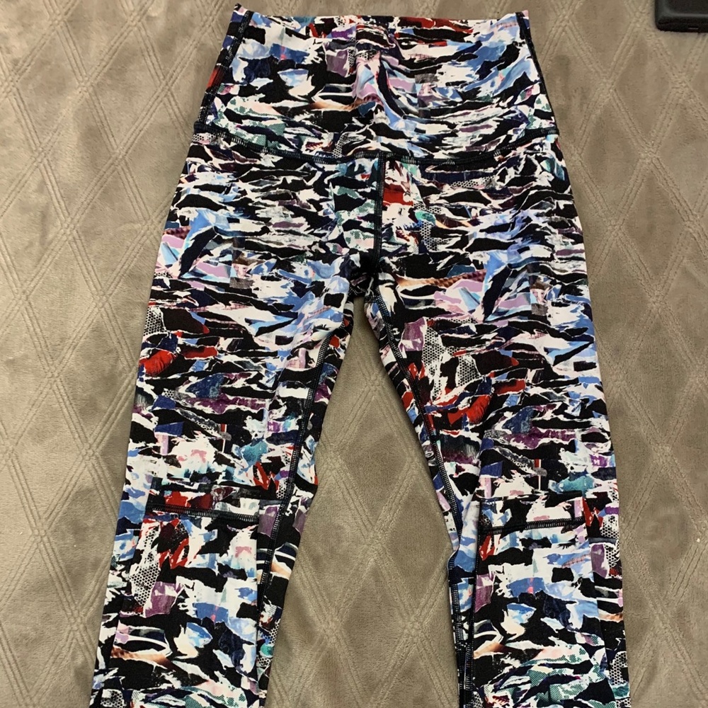 Lululemon pattern leggings